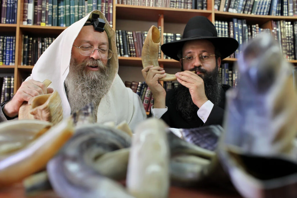 Israel Mourns Passing of Great Kabbalist Rabbi Batzri at 85