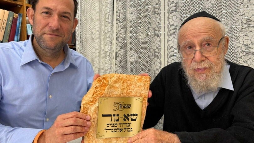 יוסי דגן והרב דב ליאור, צילום: רועי חדי