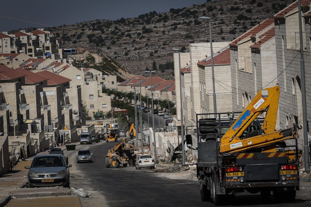 פועלים פלסטינים בביתר עילית. צילום ארכיון: נתי שוחט, פלאש 90