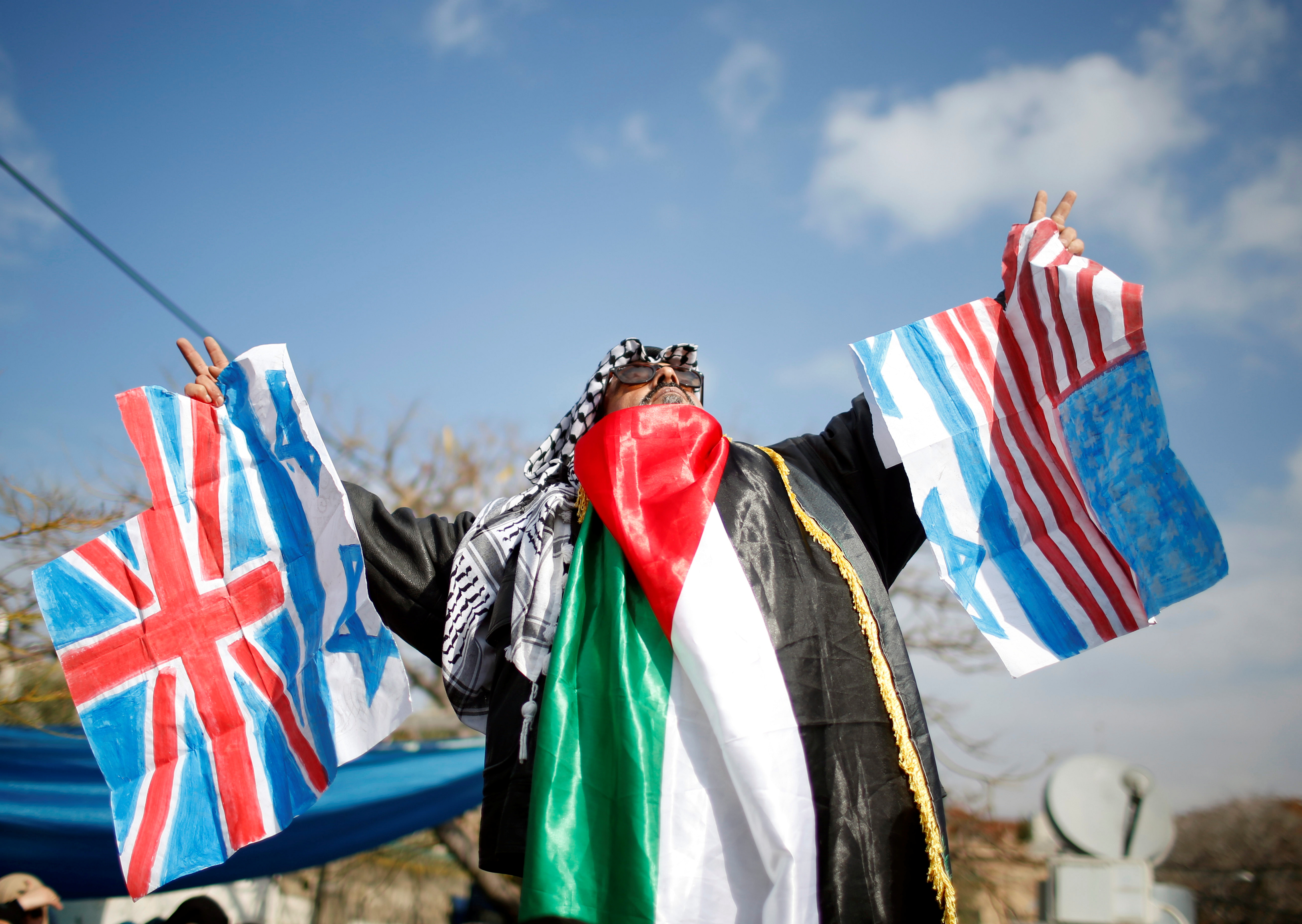 מחאה ברצועת עזה נגד הקיצוץ במימון לאונר"א. צילום: רויטרס 