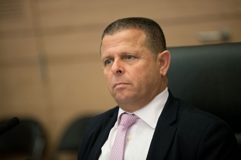 הרב רזיאל שבח הי"ד עם אשתו יעל וילדיו: רננה (10), נעמי (8), מרים 06), מלכה (5), עובדיה (3) ובניהו (8 חודשים)