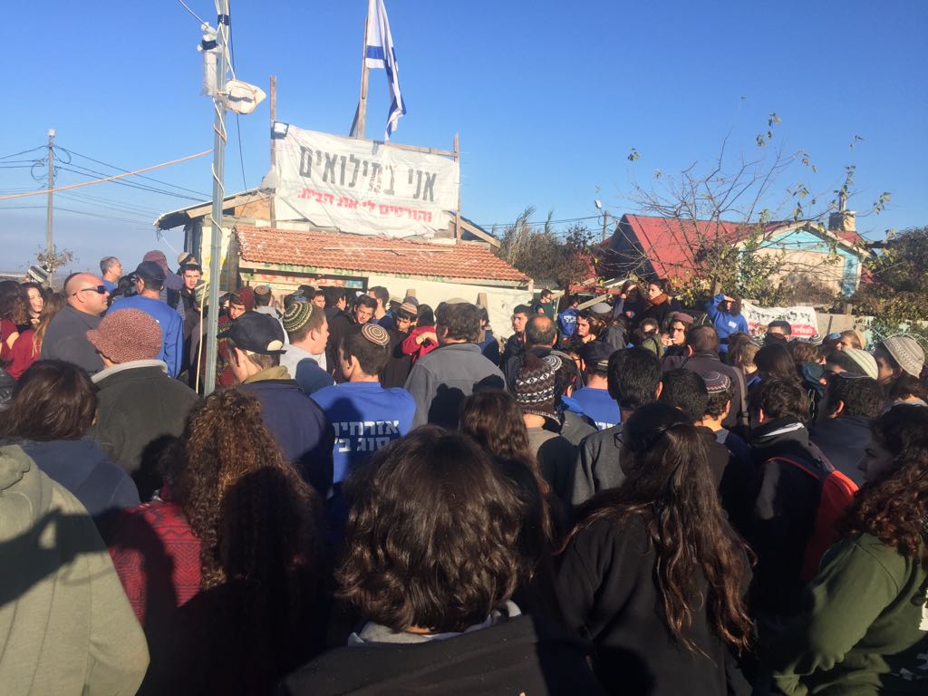 מתחם הנגריה בנתיב האבות בבוקר הפינוי 29 נובמבר 2017. צילום: מטה המאבק נתיב האבות