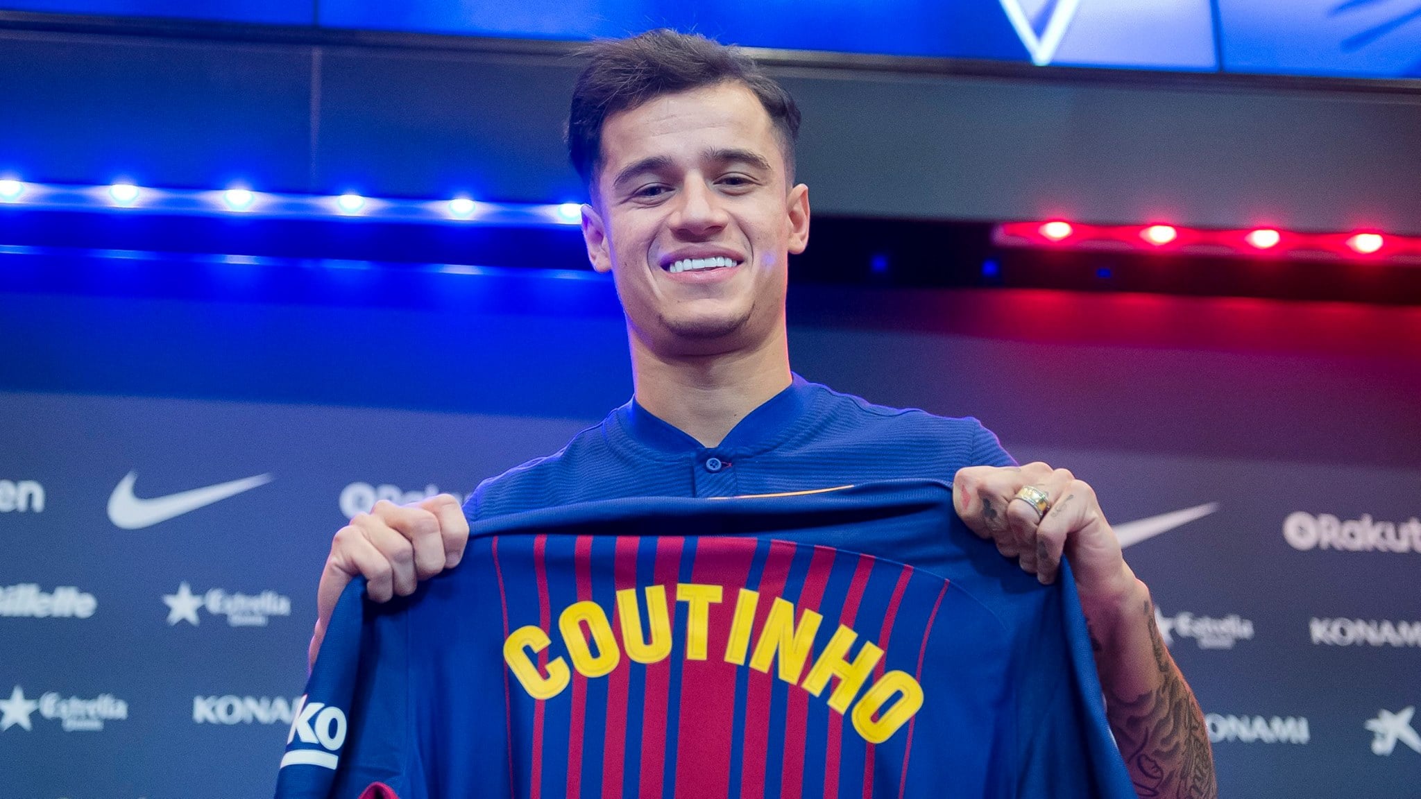 פיליפה קוטיניו מוצג בברצלונה. צילום: FC Barcelona