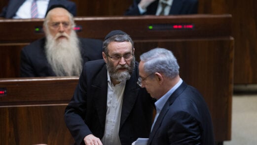 שקדים פלסטיני בחסות פעילים בינלאומיים ורבנים למען זכויות אדם