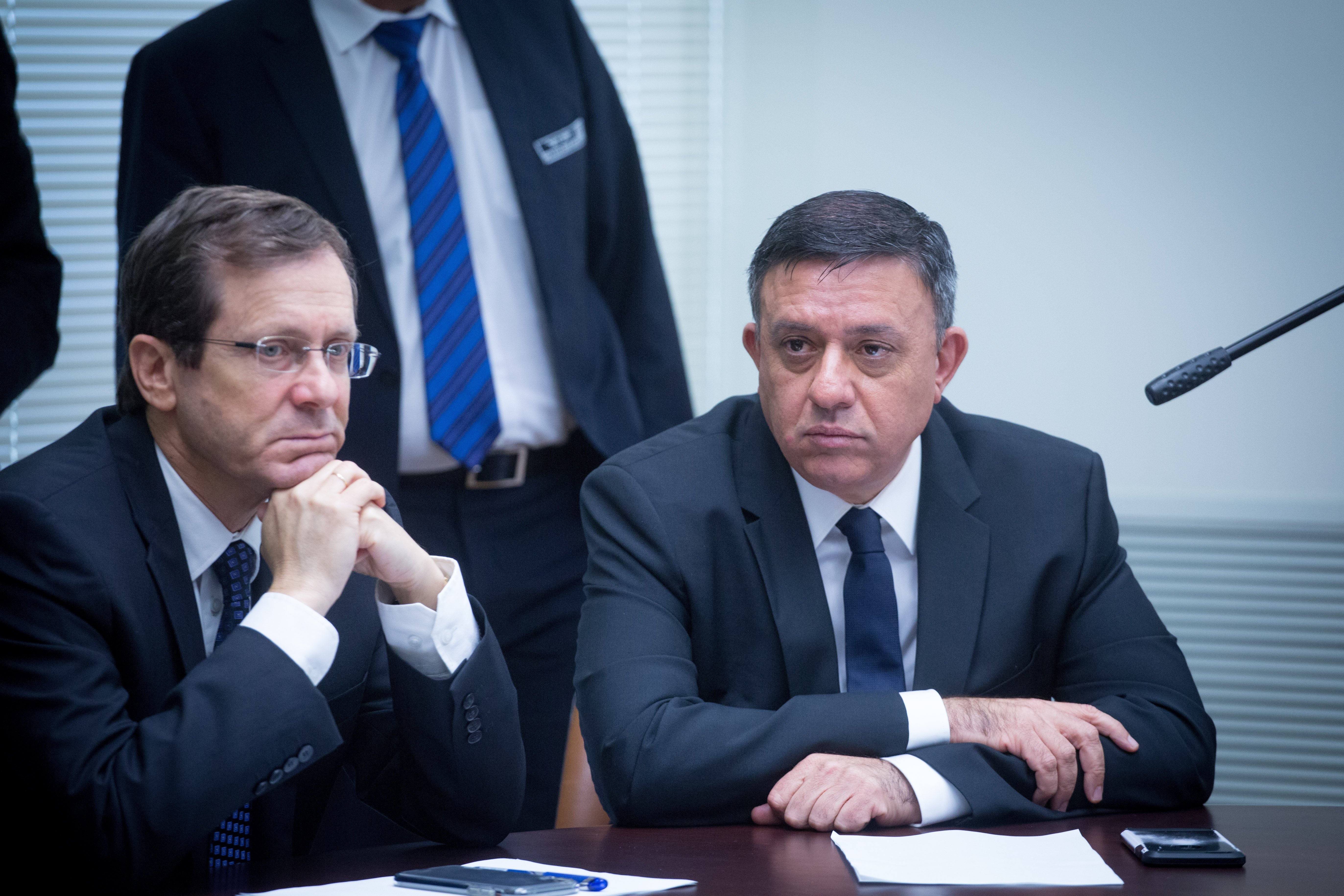 יו"ר העבודה אבי גבאי ויו"ר האופוזיציה יצחק הרצוג. צילום: מרים אלסטר, פלאש 90