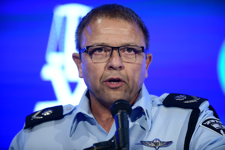 שקדים פלסטיני בחסות פעילים בינלאומיים ורבנים למען זכויות אדם