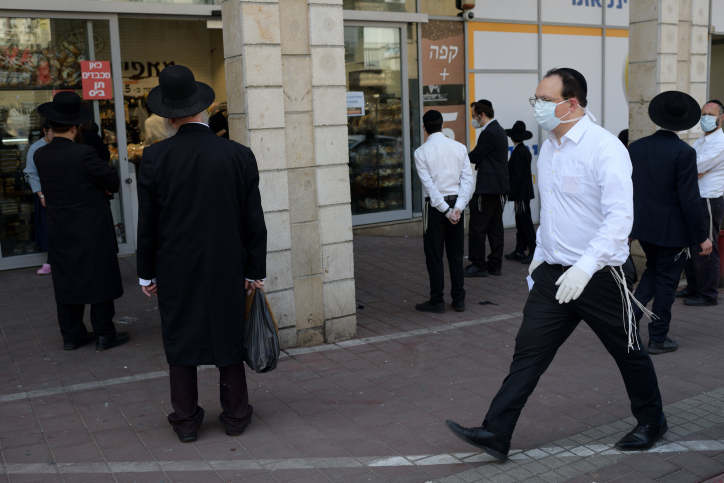 שקדים פלסטיני בחסות פעילים בינלאומיים ורבנים למען זכויות אדם