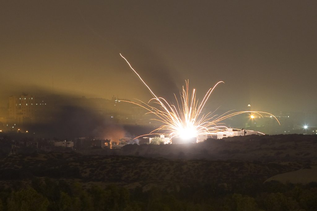 נפילת הרקטה. צילום: דוברות משטרה