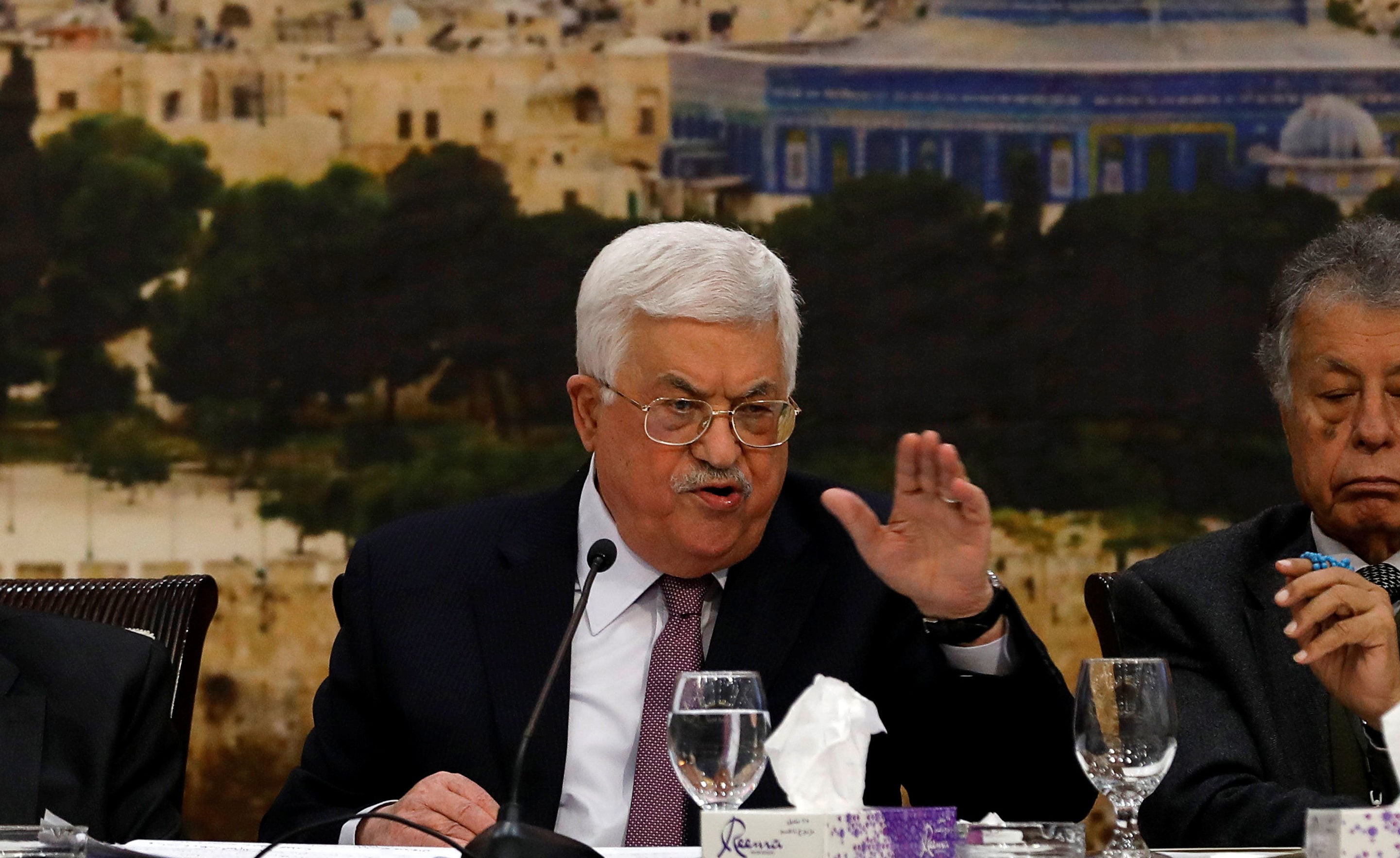 אבו מאזן במהלך נאומו במועצה המרכזית של אש"ף ברמאללה. צילום: ריוטרס