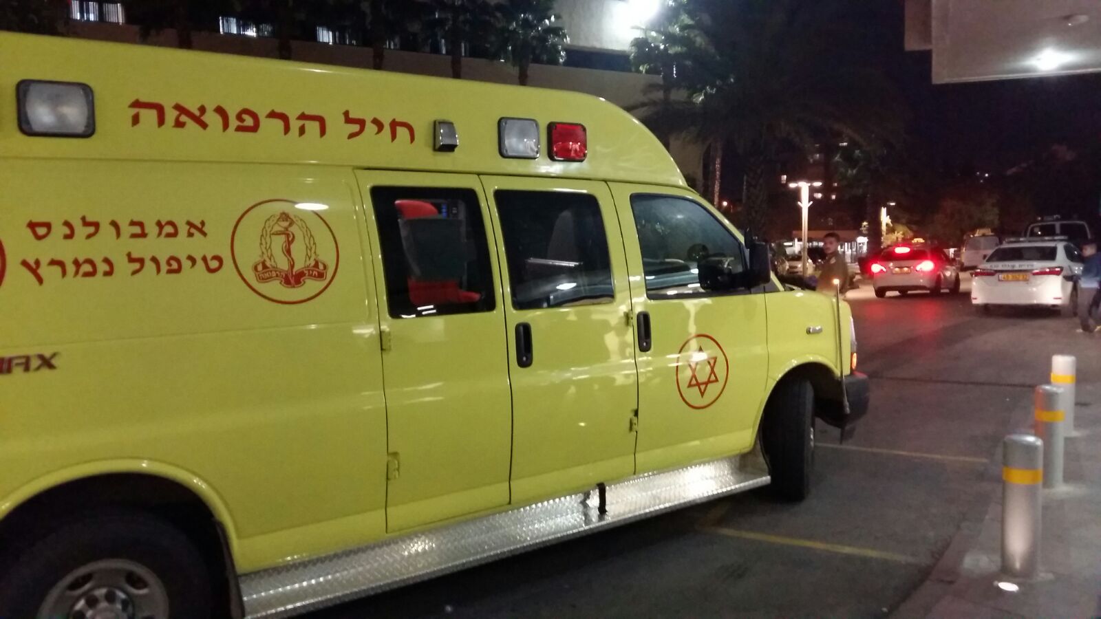 ניידת טיפול נמרץ שפינתה את הפצוע בפיגוע. צילום: TPS