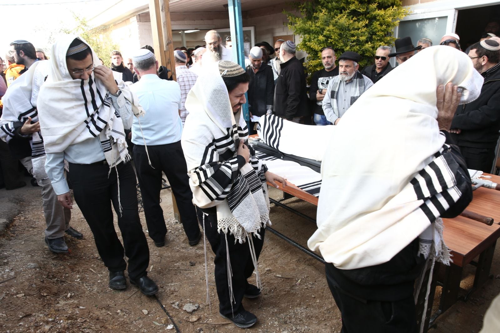 לווית הרב רזיאל שבח הי"ד. צילום: הלל מאיר TPS