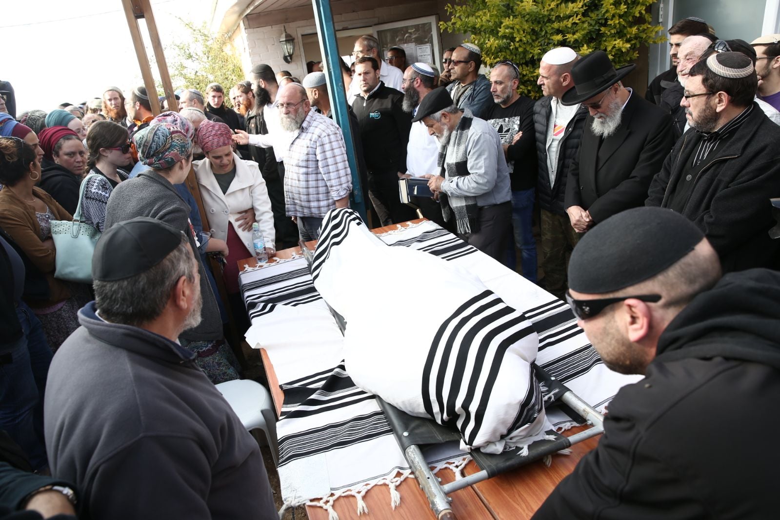 לווית הרב רזיאל שבח הי"ד. צילום: הלל מאיר TPS