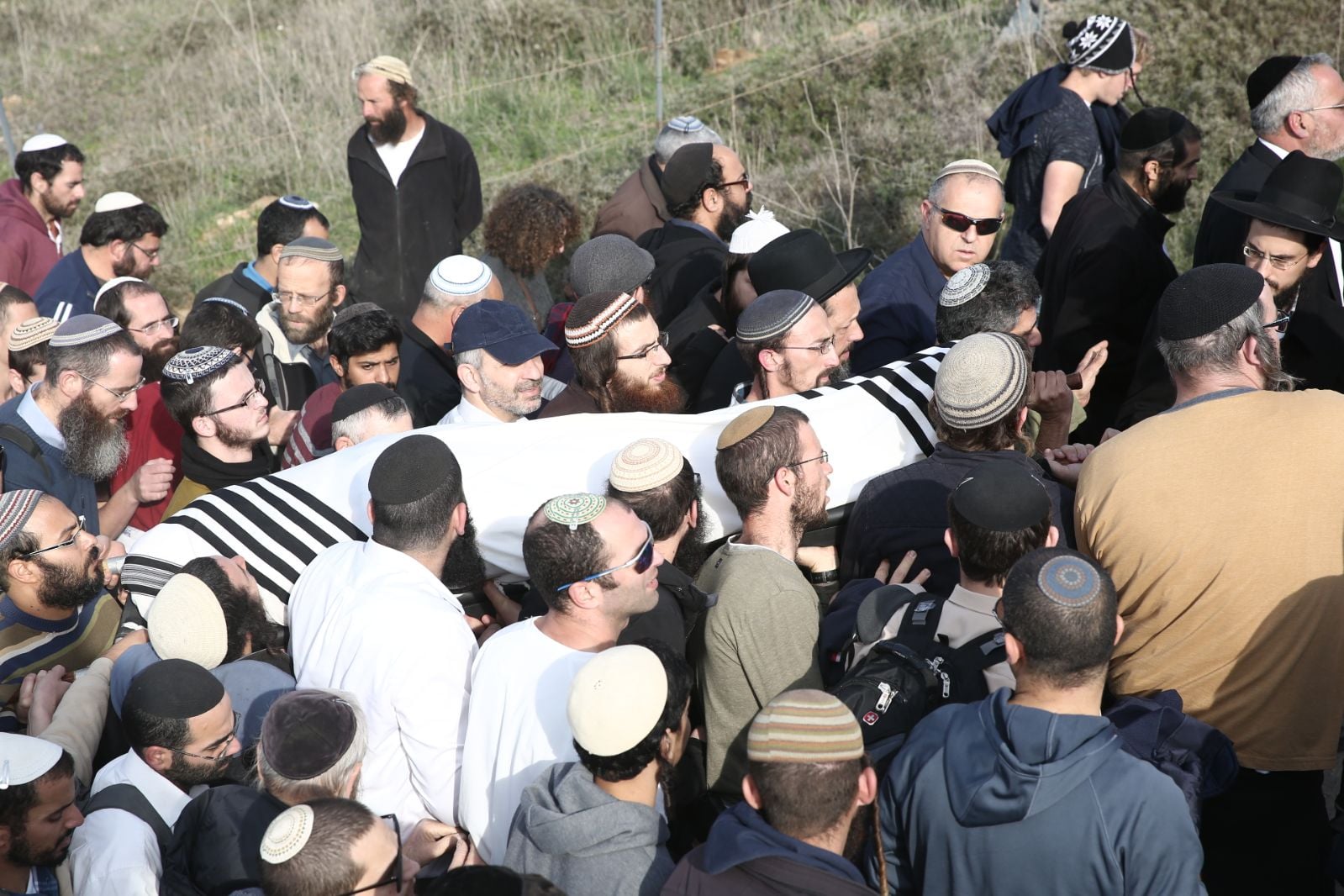 מסע הלוויה של הרב רזיאל שבח הי"ד. צילום: הלל מאיר/TPS