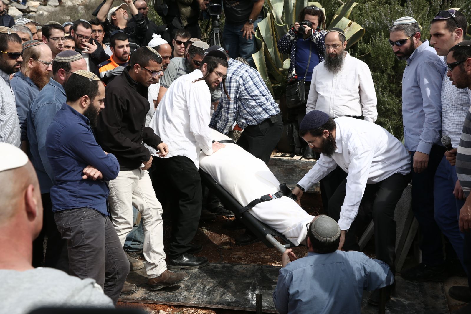איתמר מובא למנוחות. צילום הלל מאיר, TPS