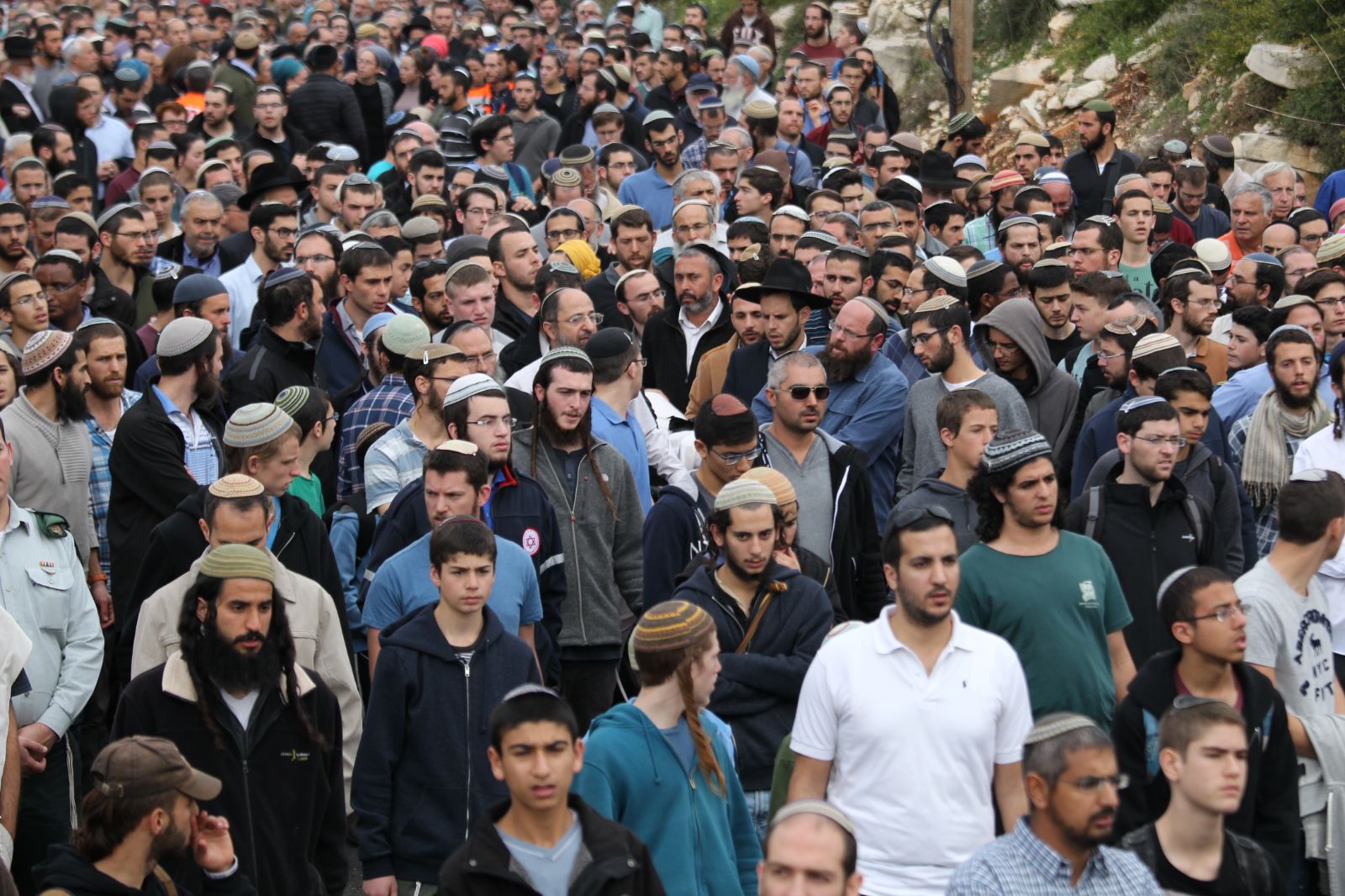 מאות ליוו את הרב איתמר בדרכו האחרונה. צילום: הלל מאיר, TPS