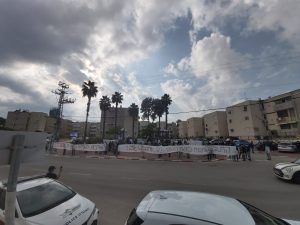 ישיבת שדרות בהפגנה למען נוער הגבעות