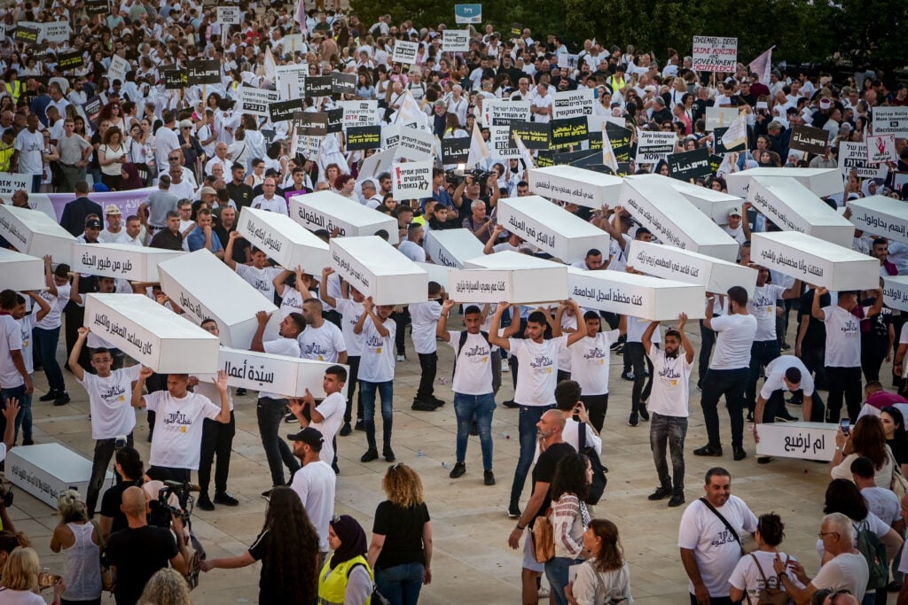 עימות טעון בממשלה על הקיצוץ בתקציב הרשויות הערביות