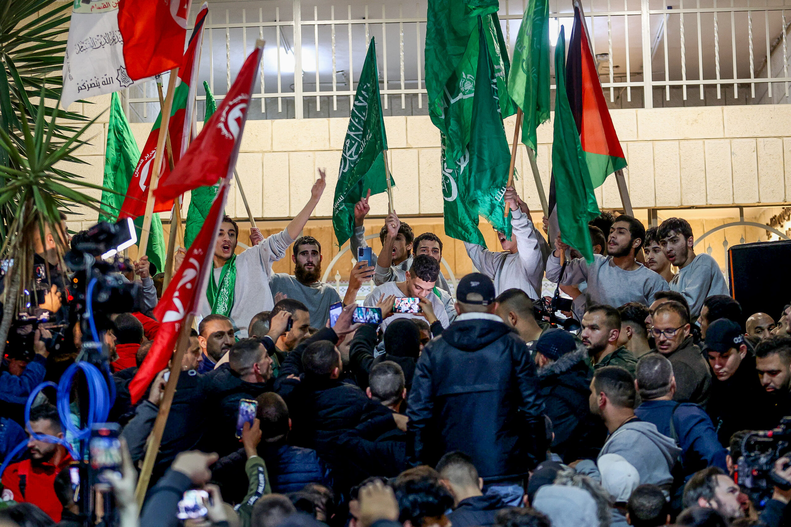 חגיגות שחרור המחבלים בעסקה הקודמת בעיר רמאללה |