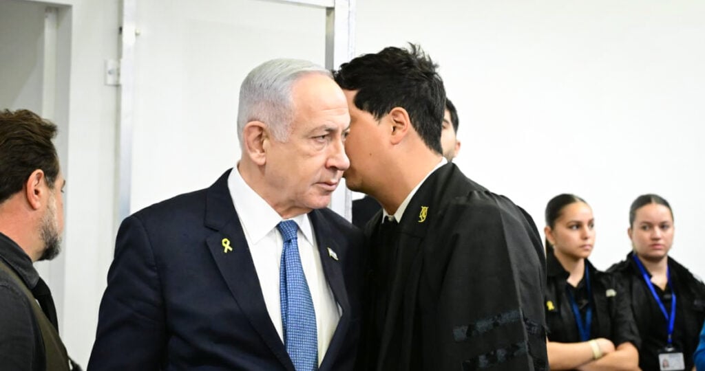 ראש הממשלה נתניהו ועו"ד עמית חדד, העדות נמשכה כרגיל בבית המשפט הממוגן