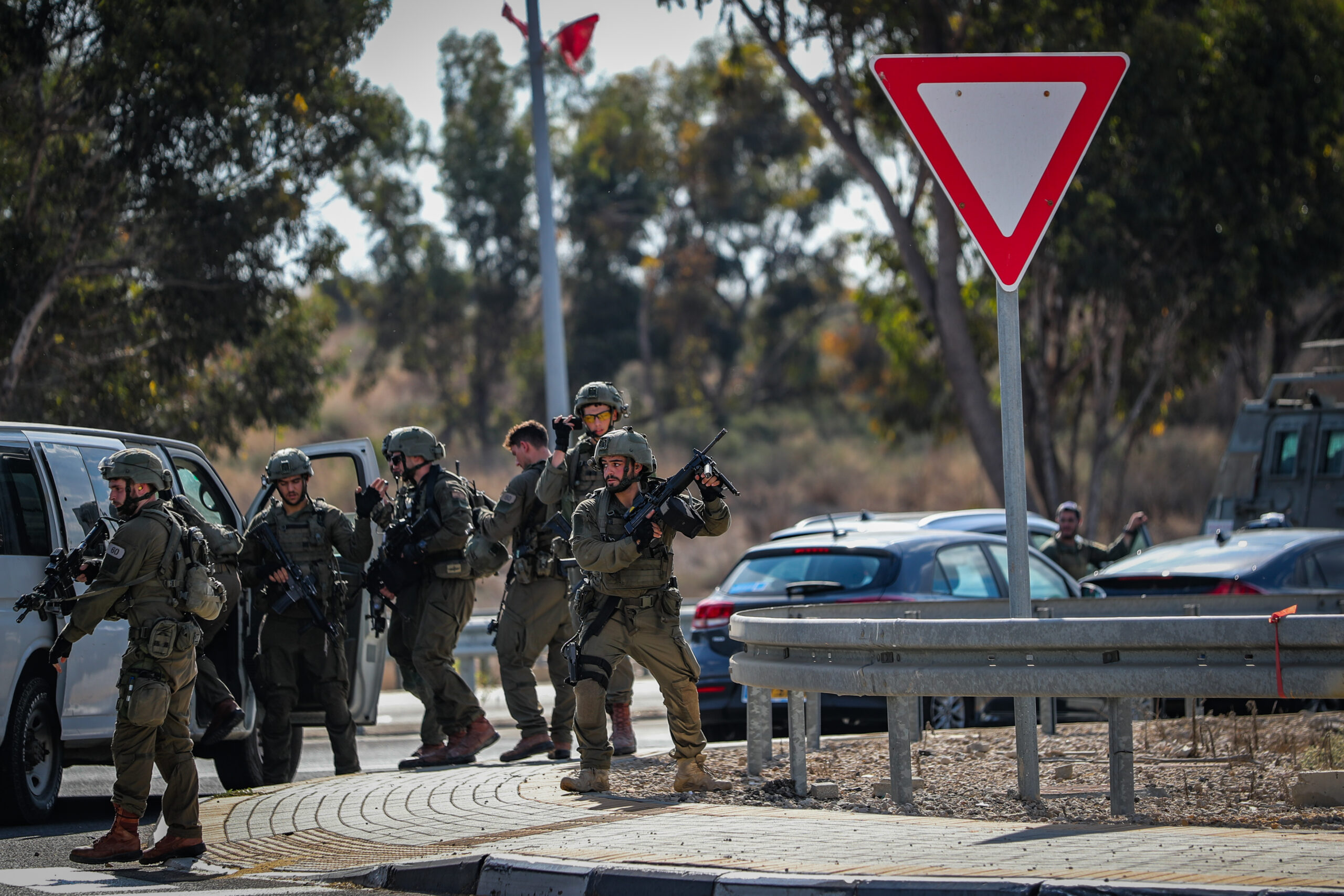 כוחות הביטחון על ציר 232 בשבעה באוקטובר |
