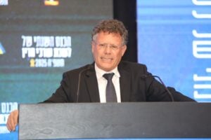 השופט יצחק עמית |
