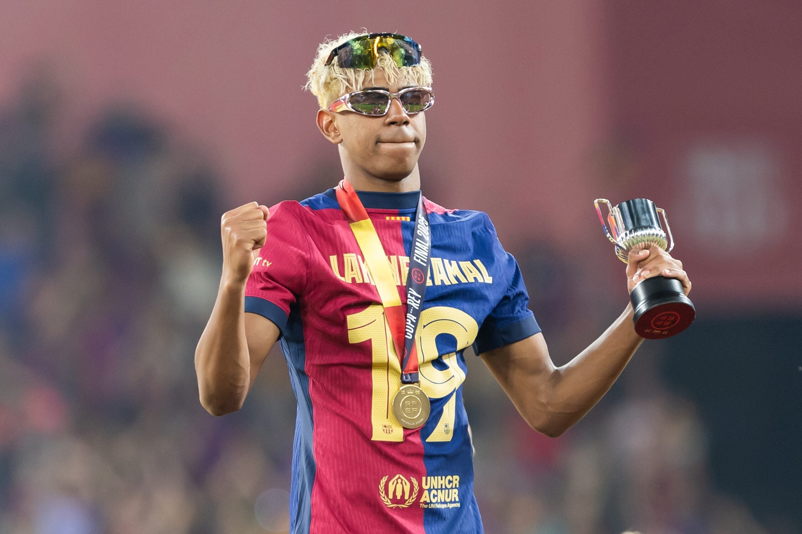 רוצה לחגוג תואר נוסף על הראש של ריאל מדריד. לאמין ימאל לאחר הזכייה בגביע המלך |