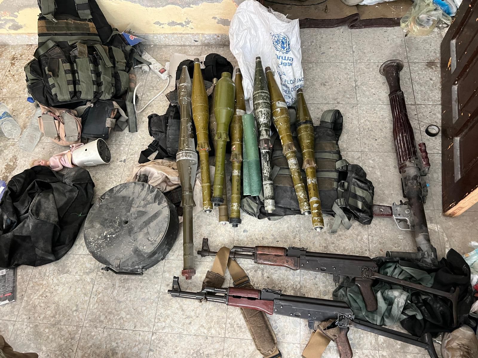 תמונות של אמצעי לחימה שאותרו על-ידי כוחות חטיבה 179 בדרום רצועת עזה