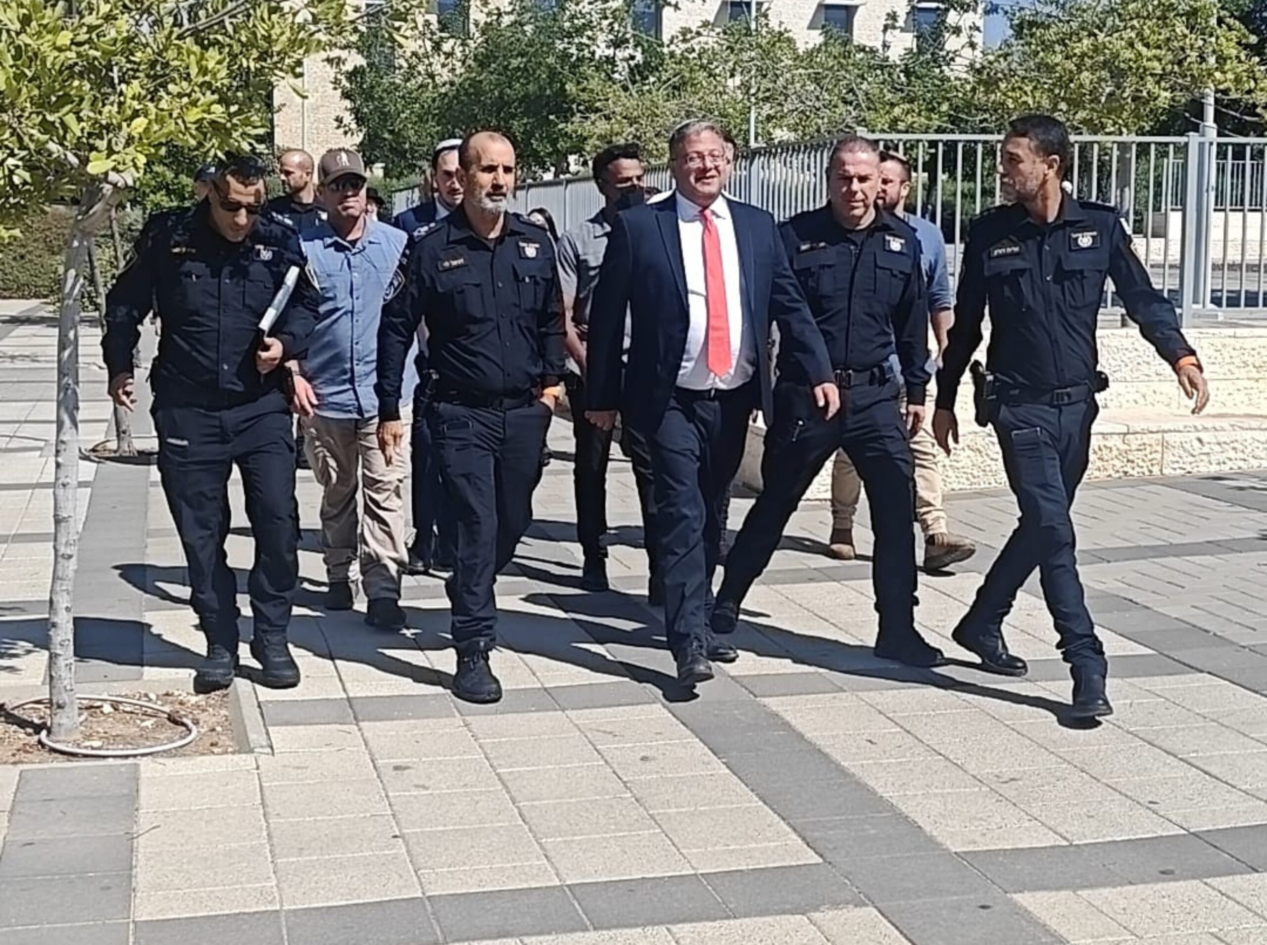 צפו: המפכ"ל דני לוי והשר איתמר בן גביר נכנסו נכנסו יחד לטקס ראש השנה במכללה לשוטרים
