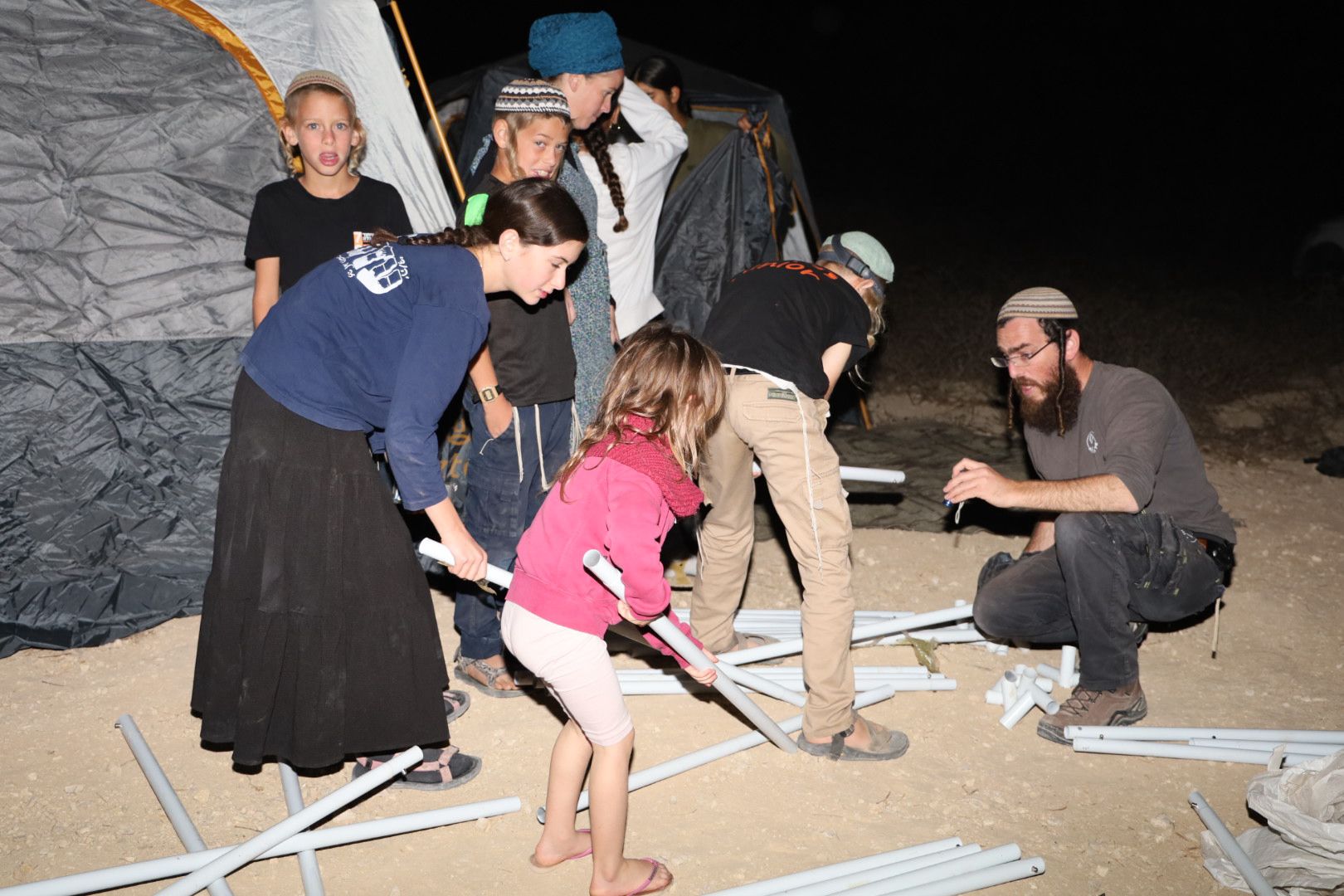לראשונה מאז הגירוש: משפחות שבו לחגוג סוכות על חורבות ניסנית