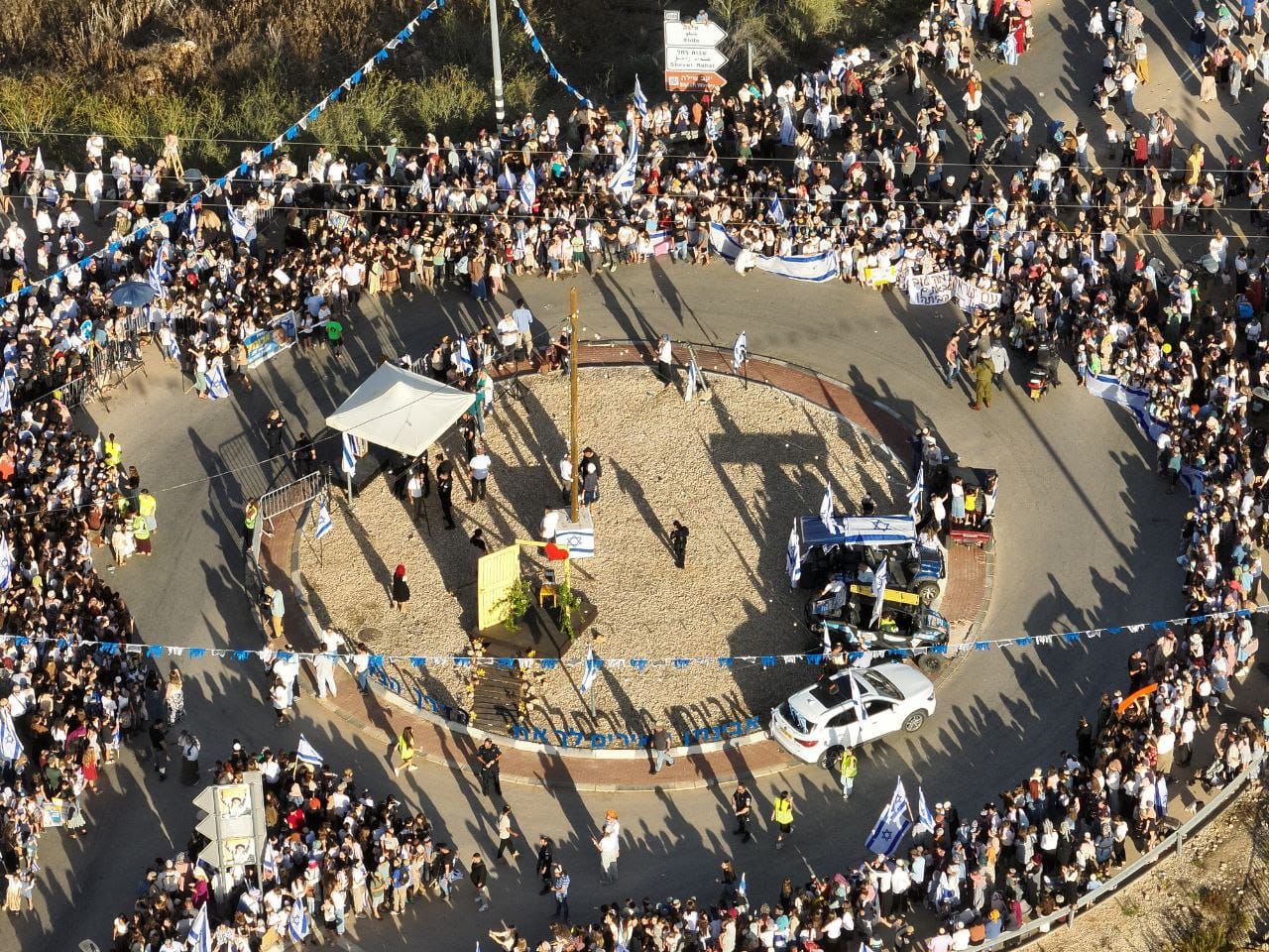 קבלת הפנים לאבינתן אור בכניסה ליישוב שילה