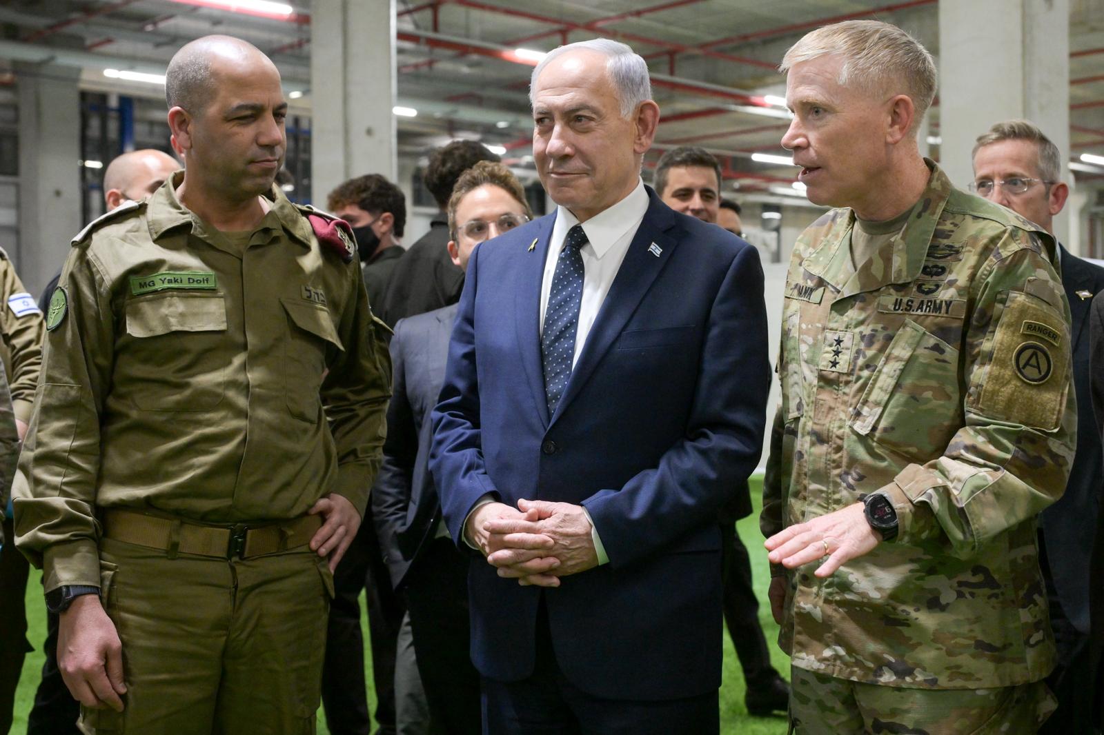 נתניהו במפקדה האמריקנית בקריית גת