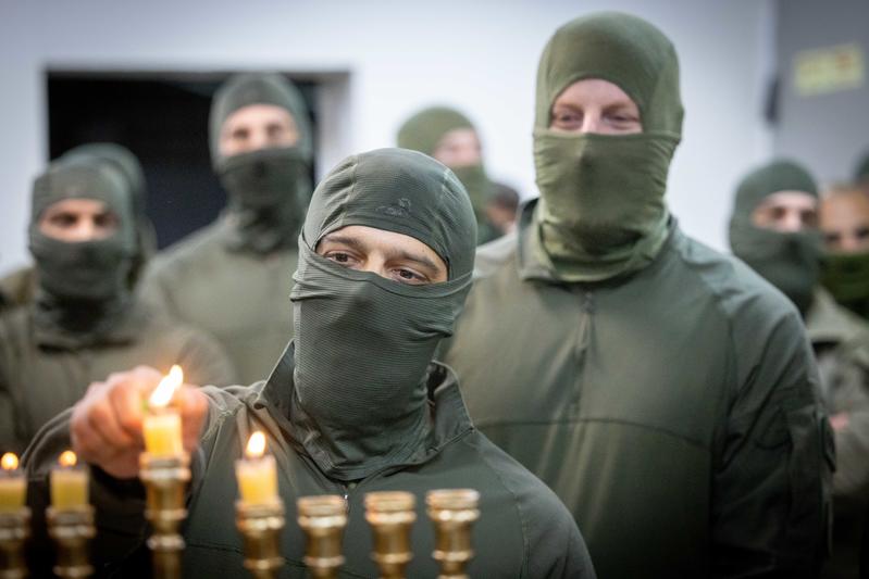 חנוכה, הדלקת נרות, חנוכייה