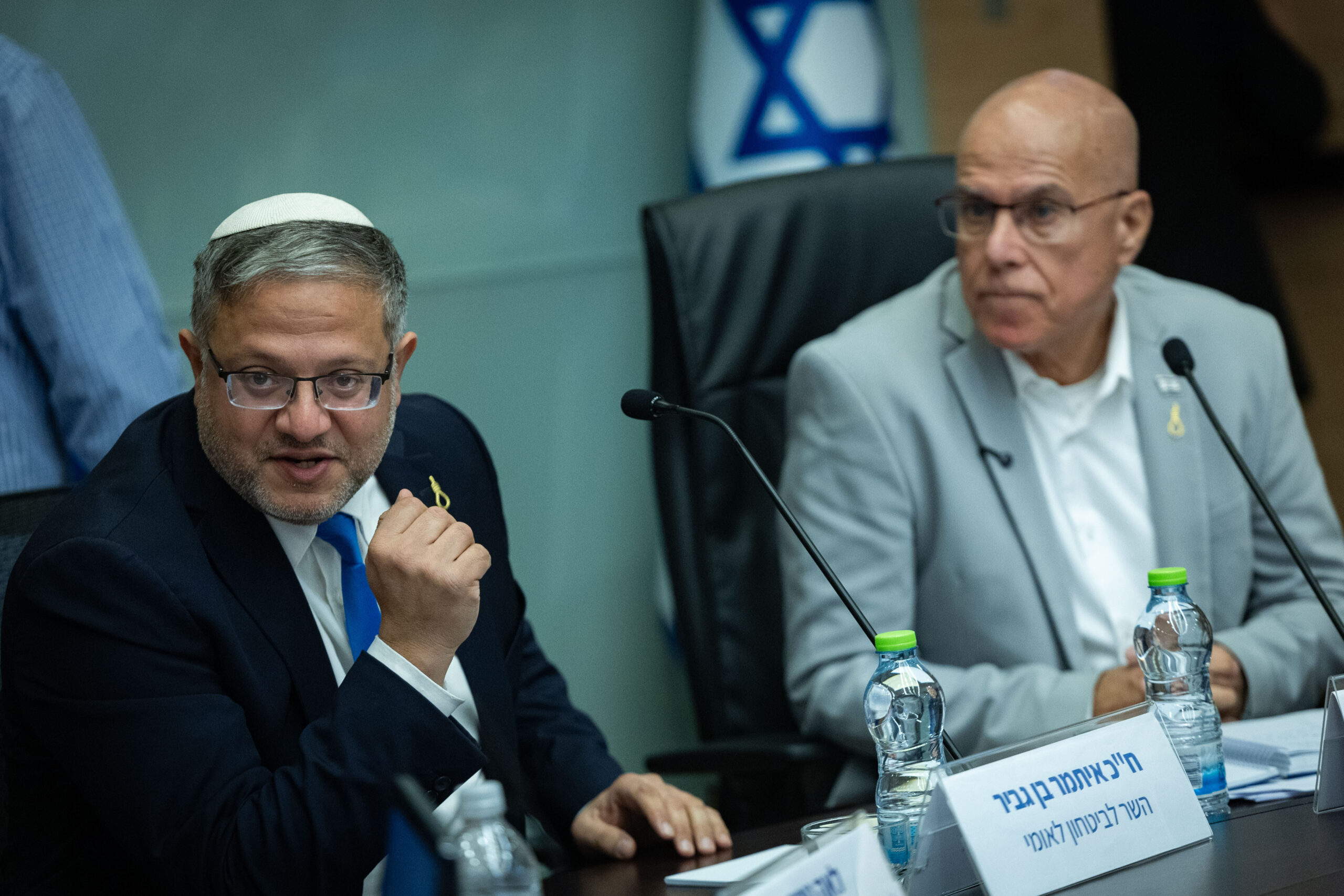 השר בן גביר ויו"ר הוועדה לביטחון לאומי, צביקה פוגל |