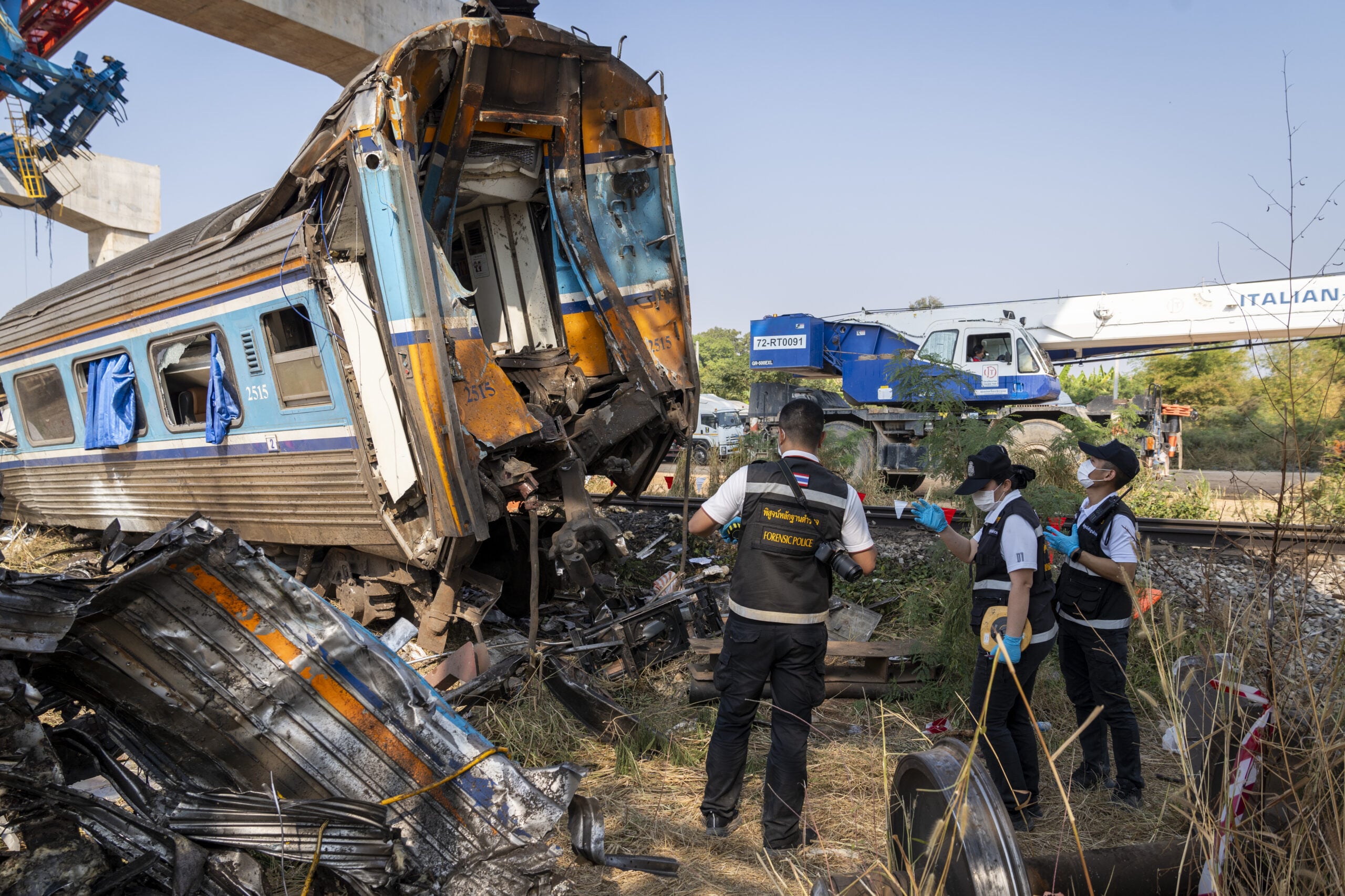 תאילנד: מנוף קרס על רכבת נוסעים, לפחות 32 נהרגו