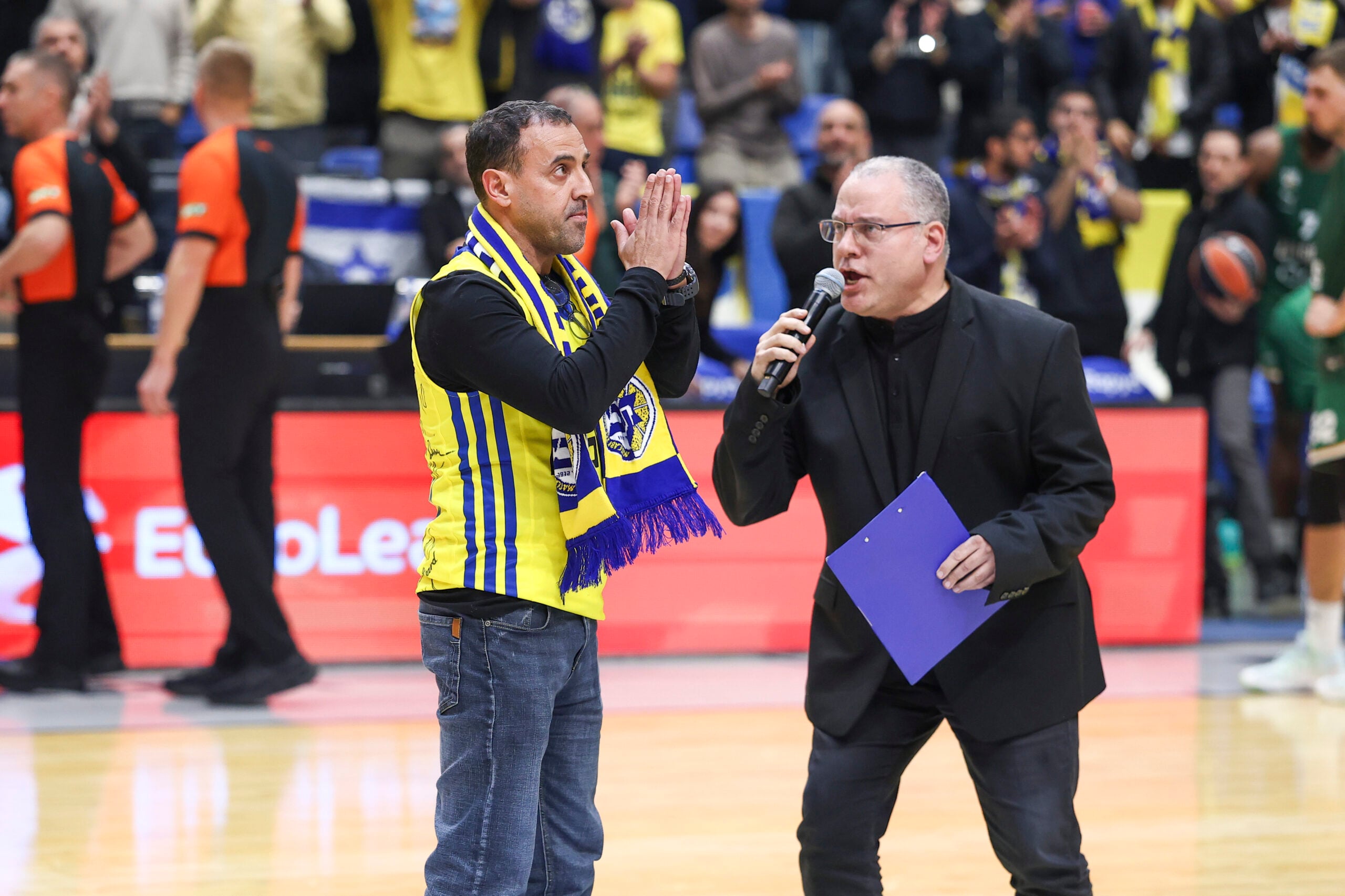 Former hostage Eli Sharabi at the EuroLeague basketball match between Žalgiris Kaunas and Maccabi Tel Aviv at Menora Mivtachim Arena in Tel Aviv, January 15, 2026. Photo by Danny Maron/Flash90 *** Local Caption *** אולם מנורה מבטחים אלי שרעבי כדורסל יורוליג ז׳לגיריס קובנה ישראל מכבי תל אביב ספורט תל אביב ליטא
