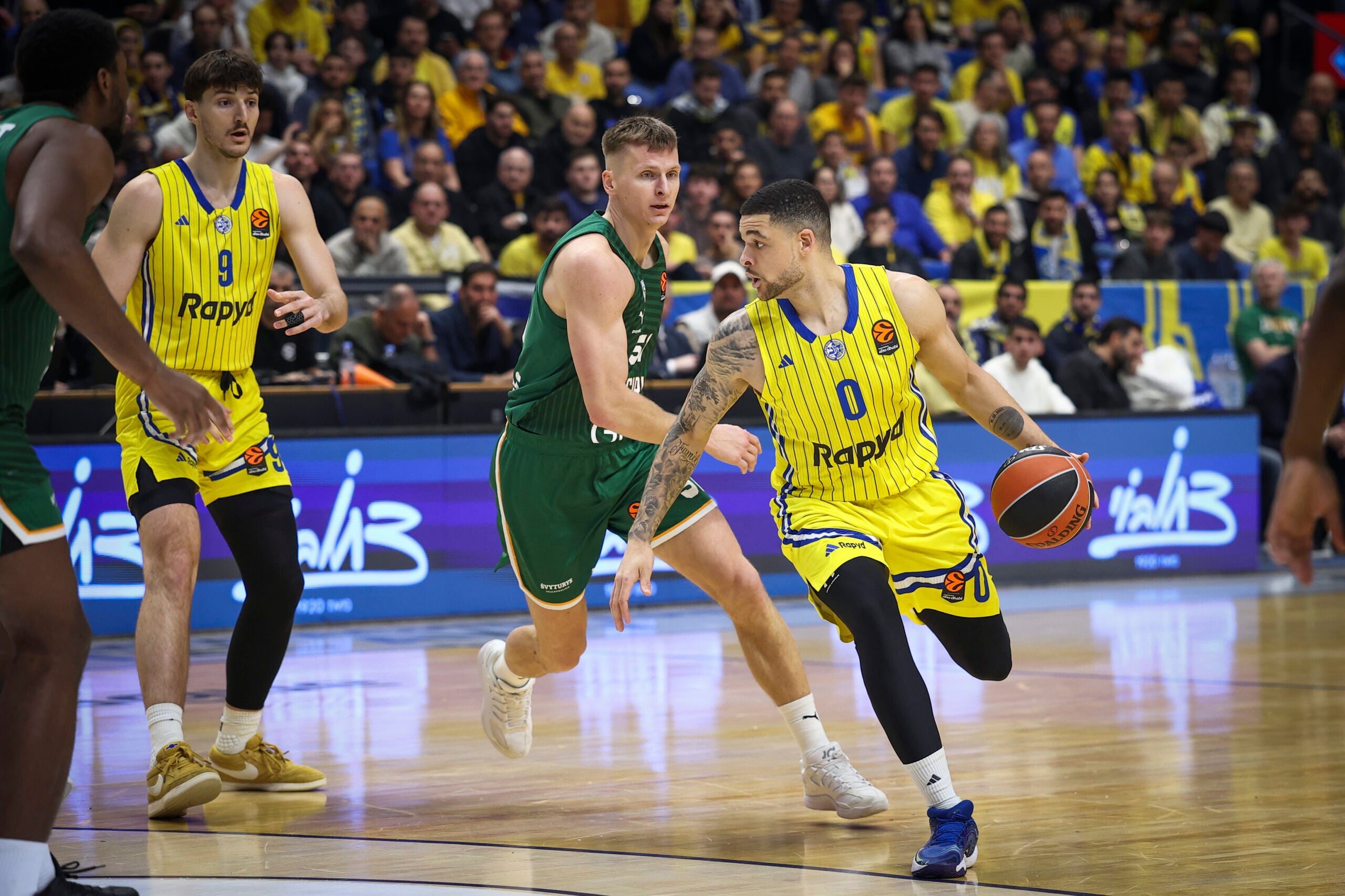 The EuroLeague basketball match between Žalgiris Kaunas and Maccabi Tel Aviv at Menora Mivtachim Arena in Tel Aviv, January 15, 2026. Photo by Danny Maron/Flash90 *** Local Caption *** אולם מנורה מבטחים כדורסל יורוליג ז׳לגיריס קובנה ישראל מכבי תל אביב ספורט תל אביב ליטא