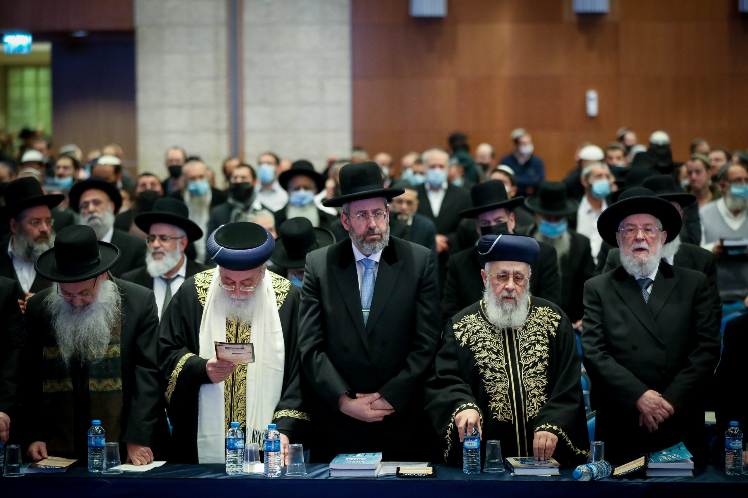 Israel's Ashkenazi Chief Rabbi David Lau, Israel's Sephardi Chief Rabbi Yitzhak Yosef, Jerusalem Sephardi Chief Rabbi Shlomo Amar, Rabbi Yisrael Meir Lau, chief rabbi of Tel Aviv and rabbi's attend a rally against Religious Services Minister Matan Kahana conversion and kashrut reforms plan, at the International Convention Center, on February 1, 2022. Photo by Noam Revkin Fenton/Flash90 *** Local Caption *** דתית הפגנה חוק כשרות רבנות ראשית מפגינים תלמידי ישיבות מתן כהנא הפגנה רב ראשי אשכנזי הרב לאו דוד הרב שלמה עמאר הרב מאיר לאו הרב יצחק יוסף