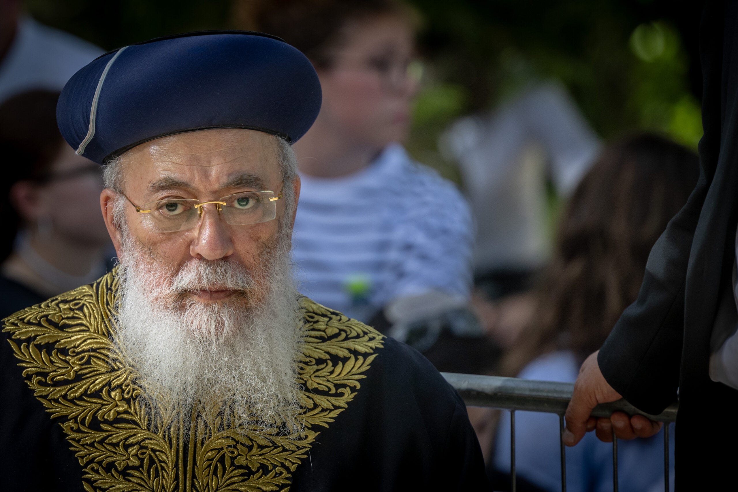 Sephardic Chief Rabbi of Jerusalem Rabbi Shlomo Amar attends the funeral of Israeli soldier Captain Israel Yudkin at the Mount Herzl Military Cemetery in Jerusalem on May 23, 2024. He fell in battle in the Gaza Strip. Photo by Chaim Goldberg/Flash90 *** Local Caption *** הר הרצל לוויה חרבות ברזל מלחמה הלוויה סרן ישראל יודקין ז"ל הרב עמאר