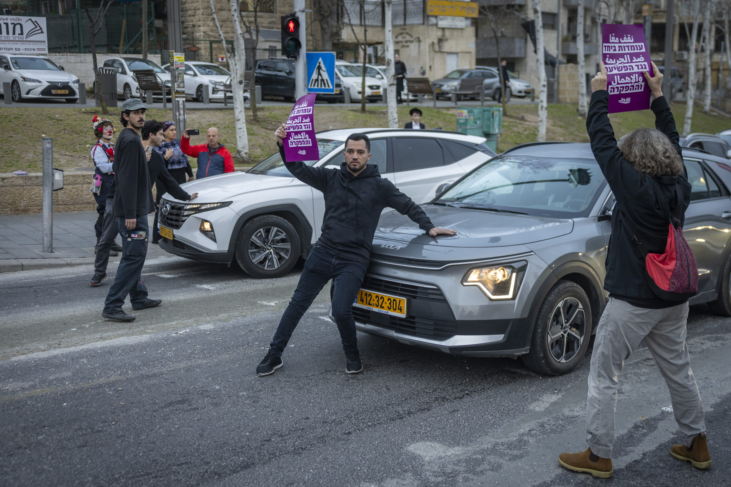 "יום שיבוש" בחברה הערבית: חסימות בי-ם, מזרקות נצבעו "דם"