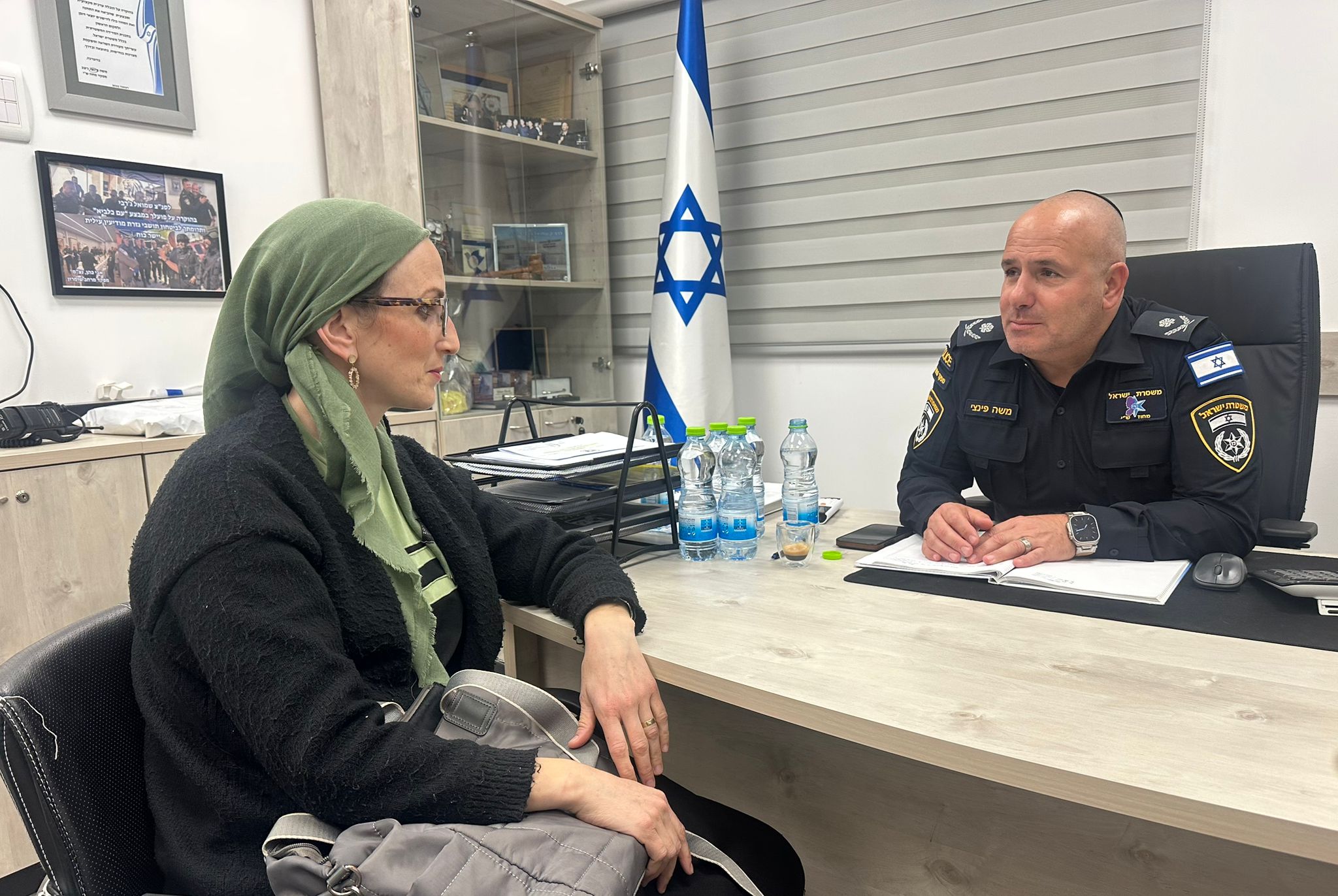 מפקד מחוז ש״י, ניצב משה פינצ׳י קיים אמש פגישה עם אמו ובני משפחתו של הנעדר מוישי קליינרמן