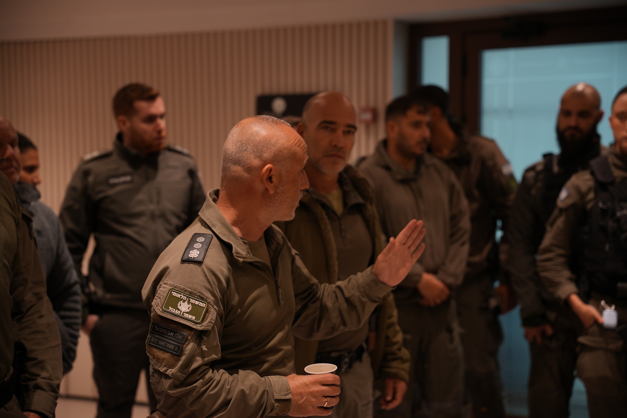 עשרות נעצרו בפשיטה בדרום בחשד לסחר והחזקה באמצעי לחימה