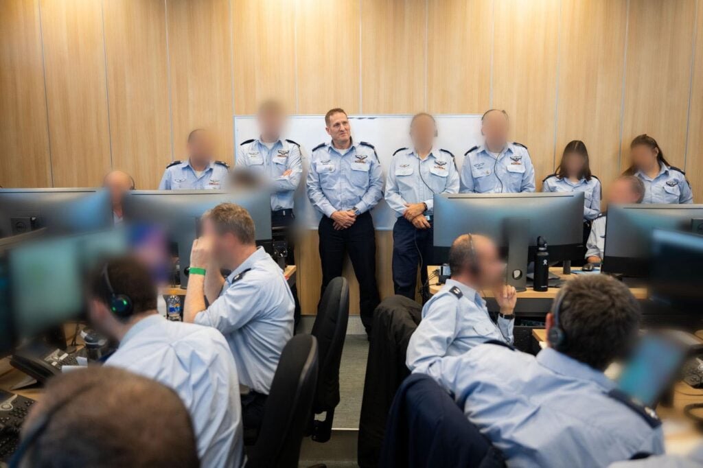 בכירי צה"ל מפקדים על פתיחת מבצע "שאגת הארי"