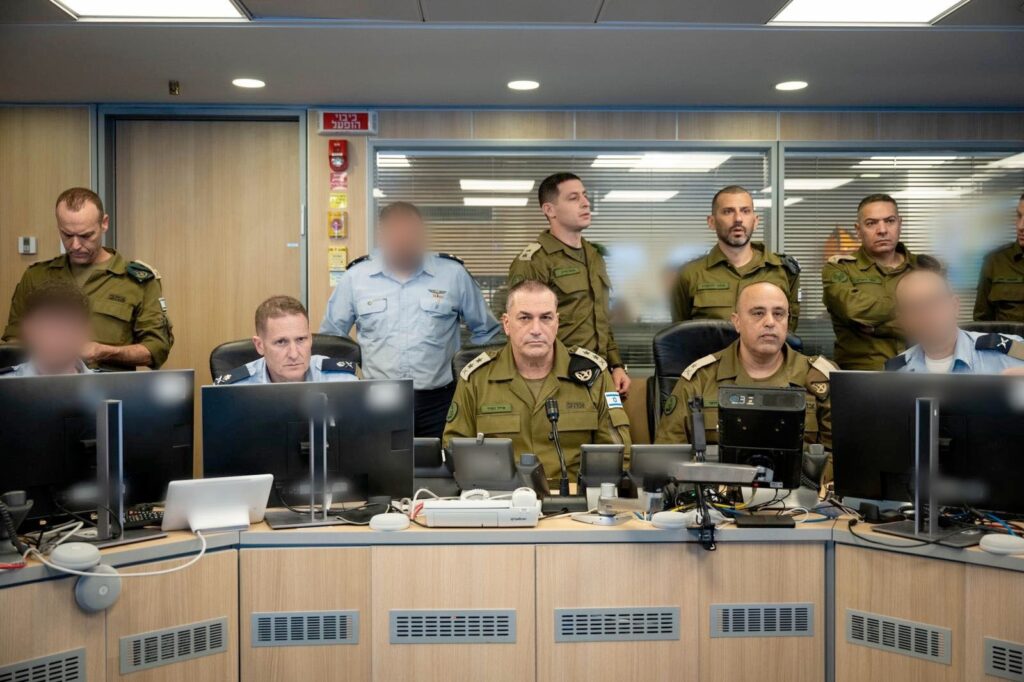 בכירי צה"ל מפקדים על פתיחת מבצע "שאגת הארי"
