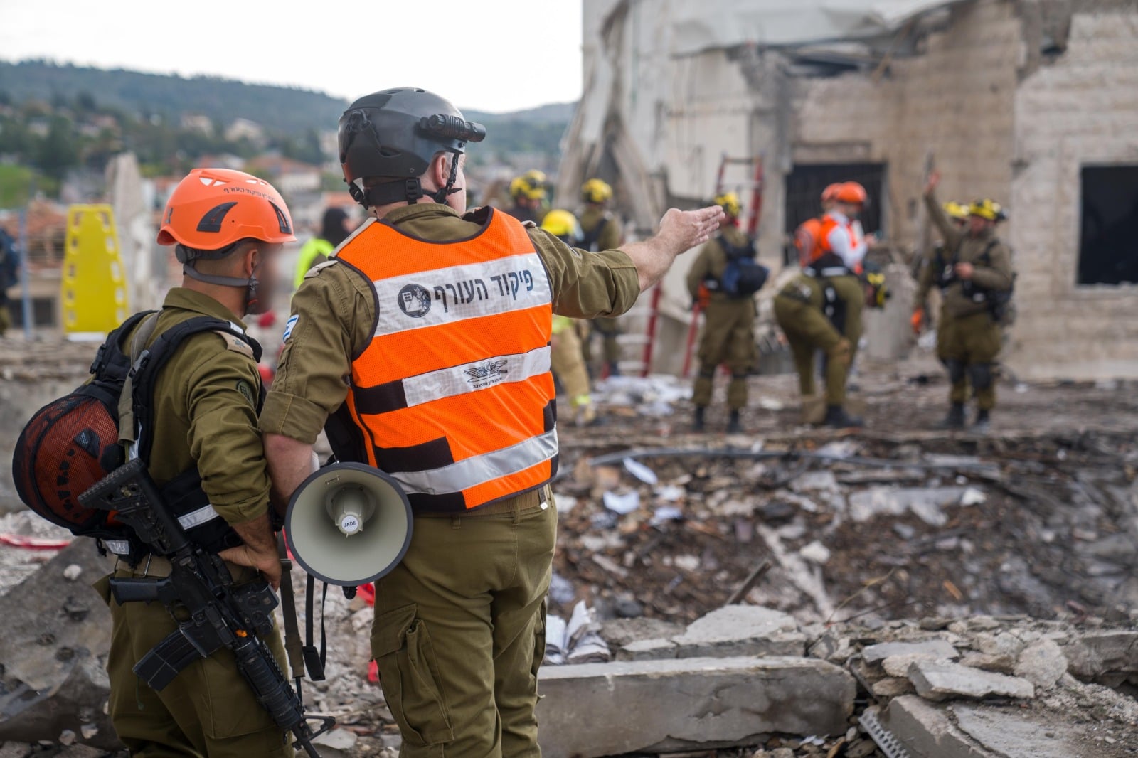 פעילות כוחותינו בזירת הנפילה בבית שמש | צילום: דו"צ