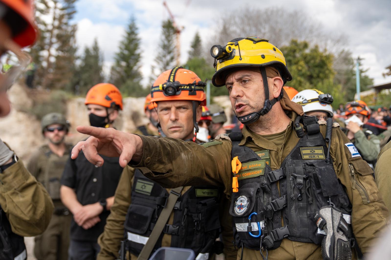 פעילות כוחותינו בזירת הנפילה בבית שמש | צילום: דו"צ