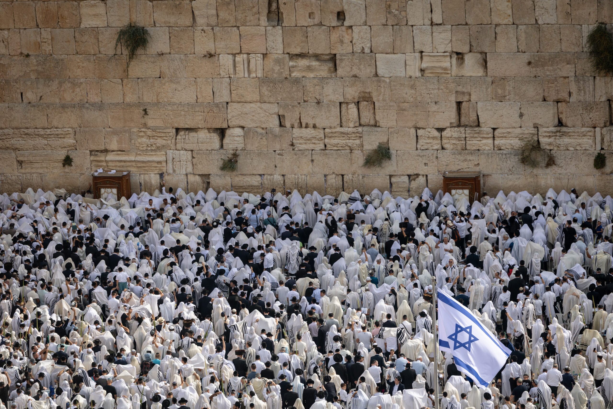 כתל דת כהנים יהדות טלית טליתות רחבת הכותל המערבי ברכת כוהנים חג סוכות
