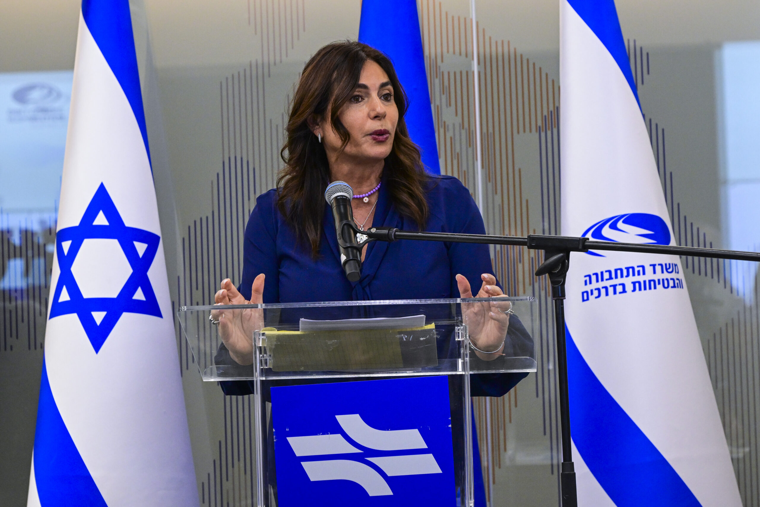 שרת התחבורה מירי רגב משתתפת במסיבת עיתונאים בלוד, 12 במרץ 2026.