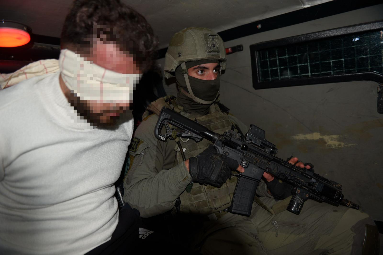כוחות הבטחון עצרו הלילה שישה חשודים בהכוונת השב״כ, שתכננו לבצע פיגוע בטווח הזמן המיידי
