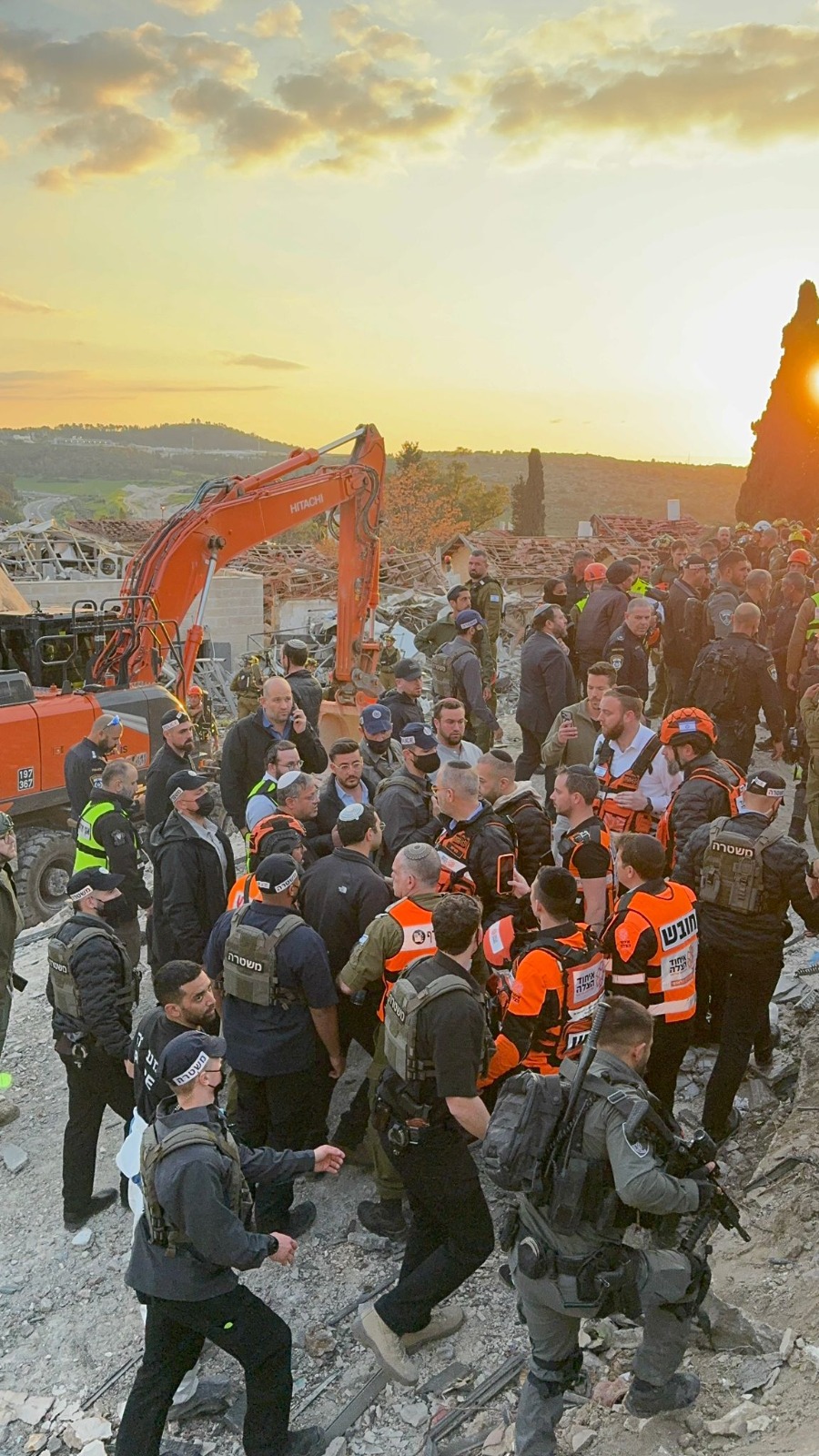 דוברות איחוד הצלה און ליין השר לביטחון לאומי איתמר בן גביר עם אלי ביר נשיא איחוד הצלה בזירת הנפילה בבית שמש השר הוקיר תודה והערכה למתנדבי איחוד הצלה שהעניקו סיוע רפואי וסיוע חוסן נפשי בזירה הקשה