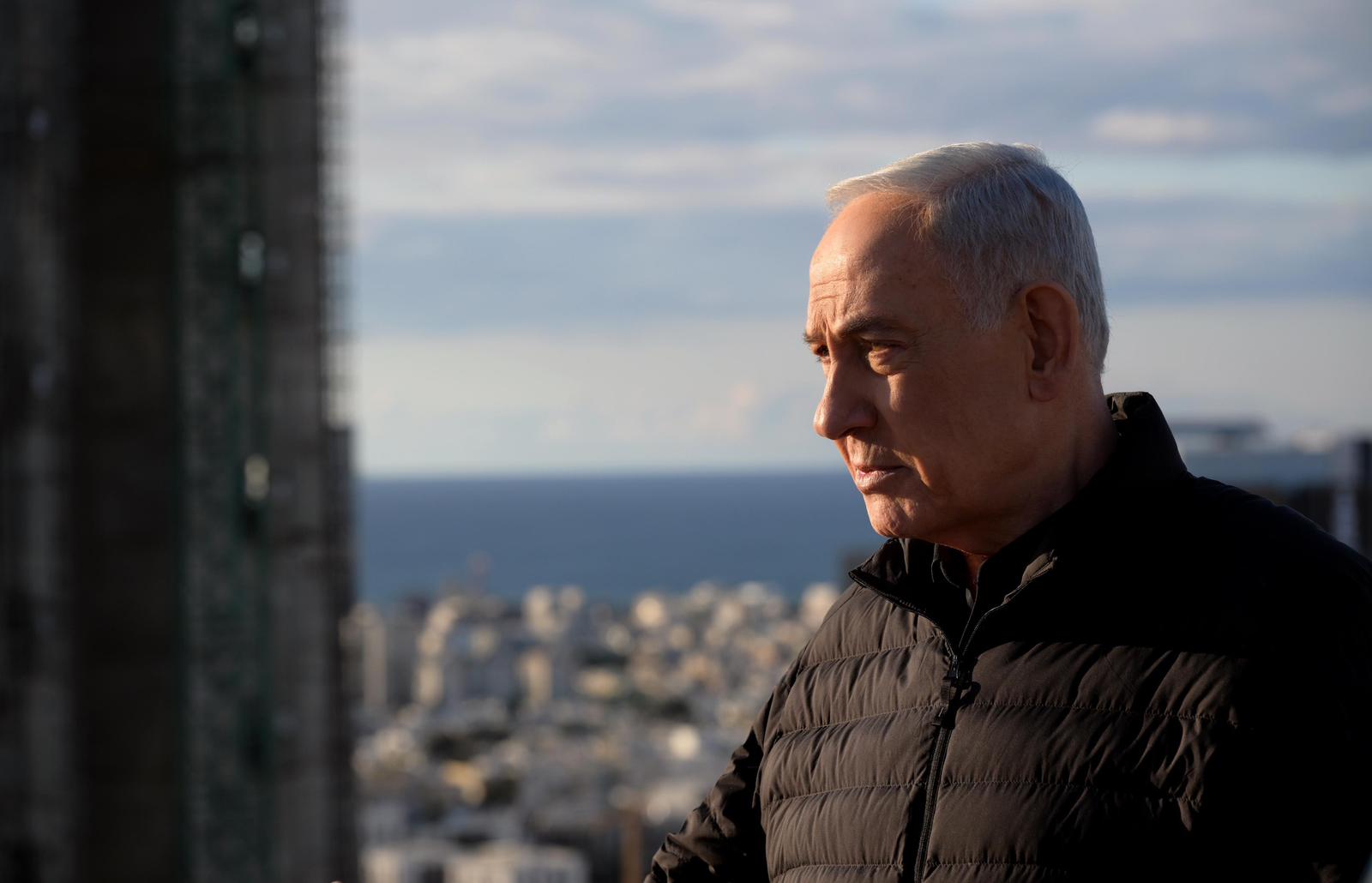 ראש הממשלה בנימין נתניהו על גג הקריה בתל אביב: ״חיסלנו את הרודן חמינאי ועשרות מבכירי משטר הדיכוי. כוחותינו הולמים עכשיו בלב טהרן בעוצמות הולכות וגוברות, שיתגברו עוד יותר בימים הקרובים״